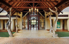  Shambala Private Game Reserve  Ваалватер